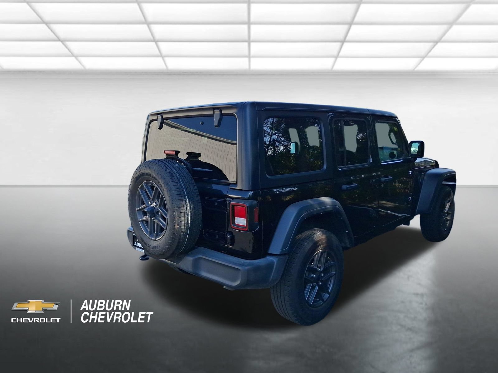 Used 2024 Jeep Wrangler Unlimited Sport AWD/4WD image 3