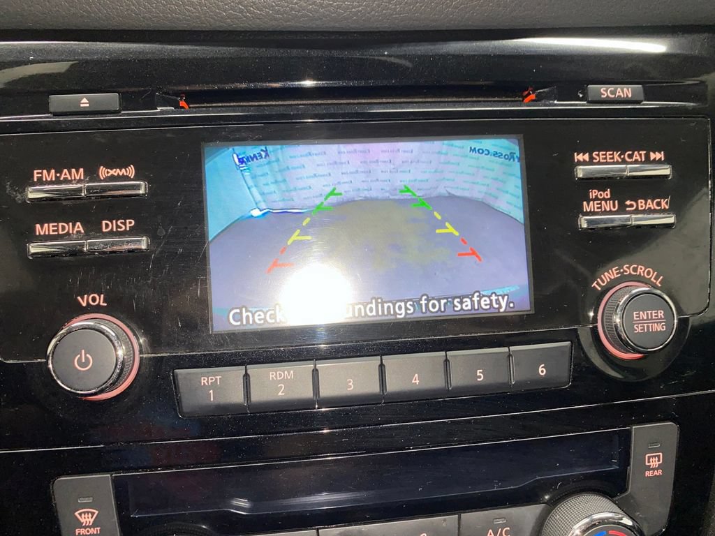 Used 2017 Nissan Rogue SV AWD/4WD image 23