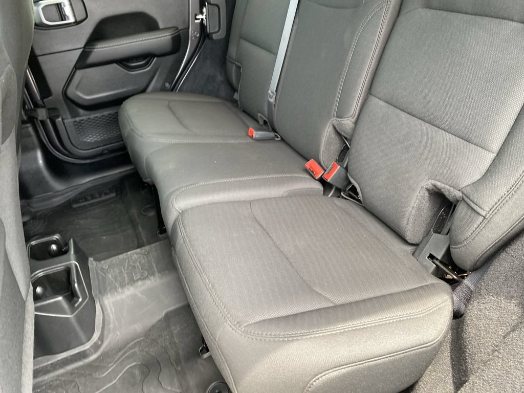 Used 2022 Jeep Wrangler Unlimited Sahara AWD/4WD image 27