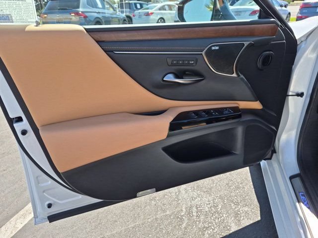 Used 2024 Lexus ES 300h w/ Accessory Package (Z1) FWD image 14
