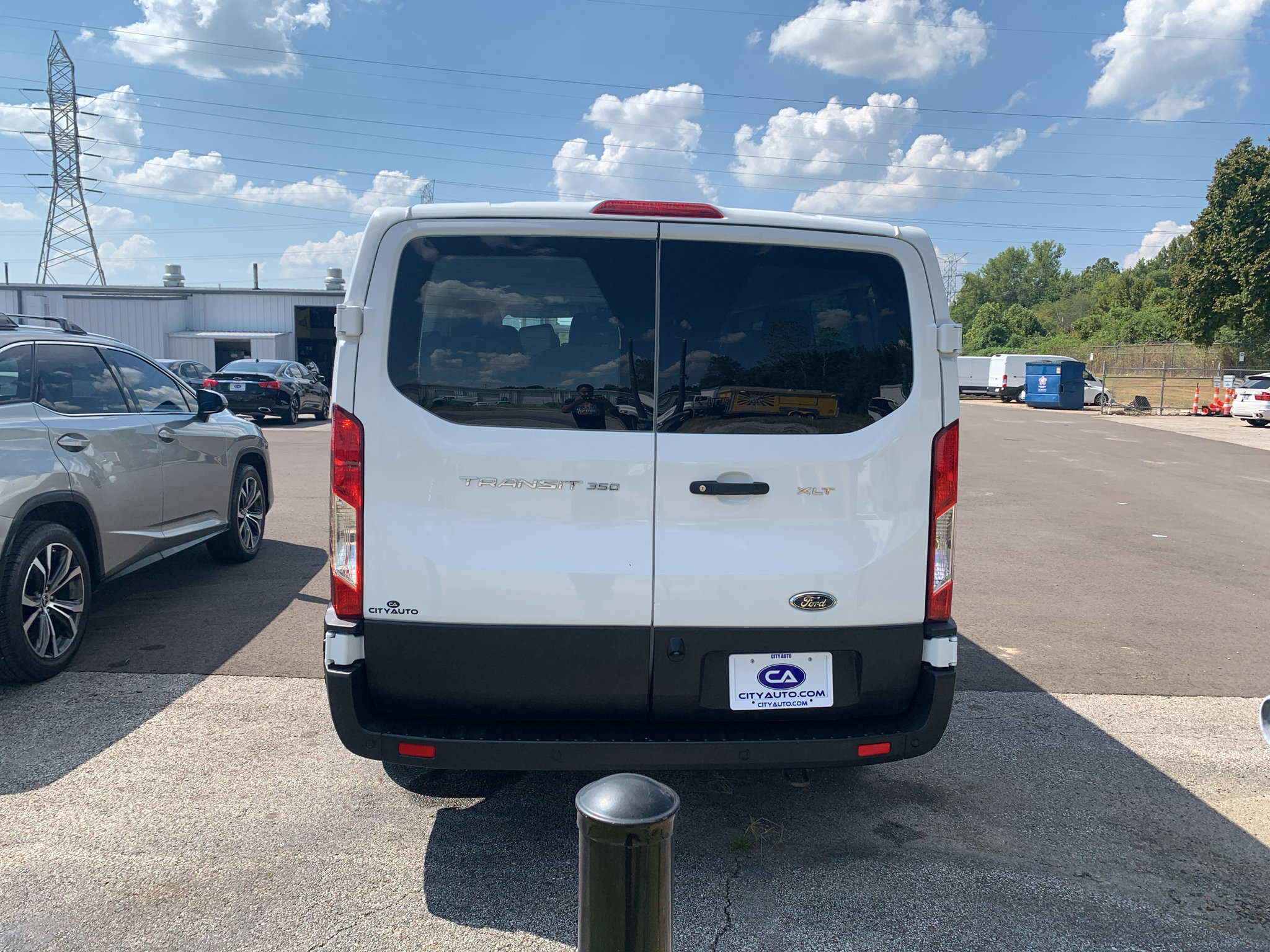 Used 2023 Ford Transit 350 XLT RWD image 4