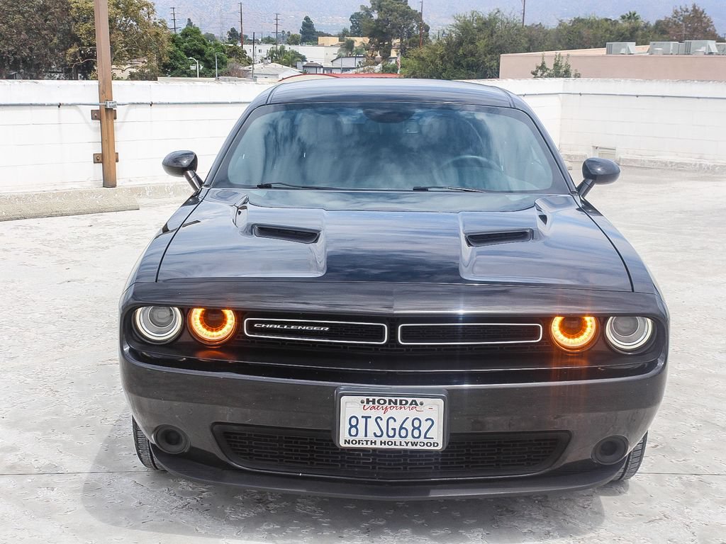 Used 2019 Dodge Challenger SXT RWD image 2
