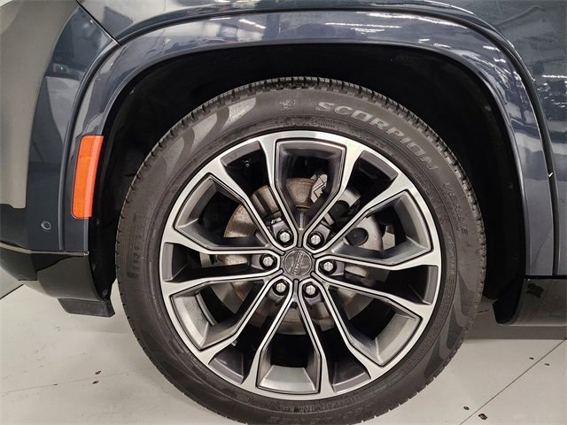 Used 2024 Jeep Grand Wagoneer Series III image 8