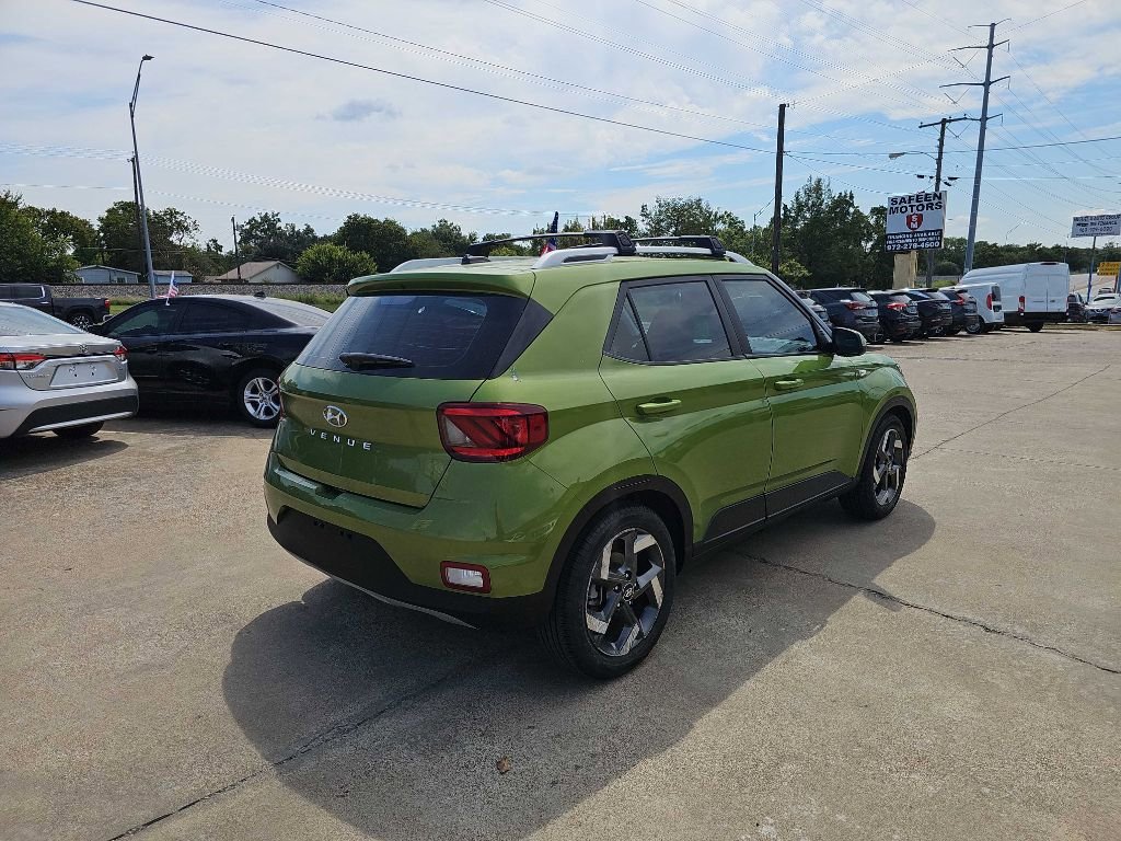 Used 2023 Hyundai Venue SEL image 4