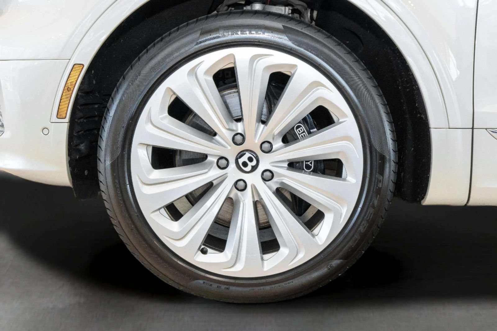 Used 2022 Bentley Bentayga AWD/4WD image 8