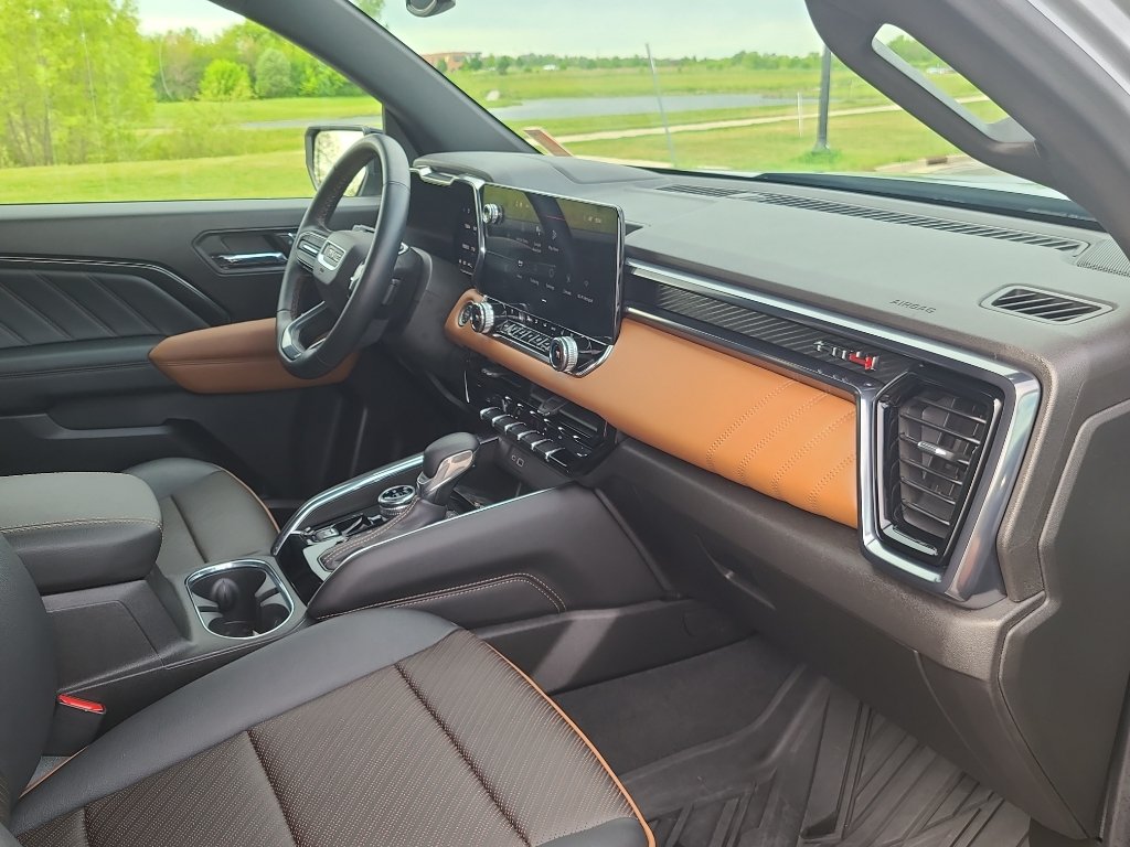 Used 2024 GMC Canyon AT4 w/ AT4 Premium Package AWD/4WD image 27