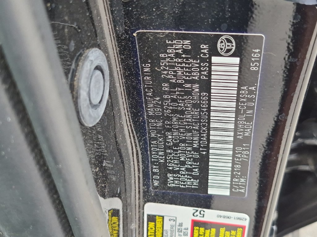Used 2025 Toyota Camry SE FWD image 30