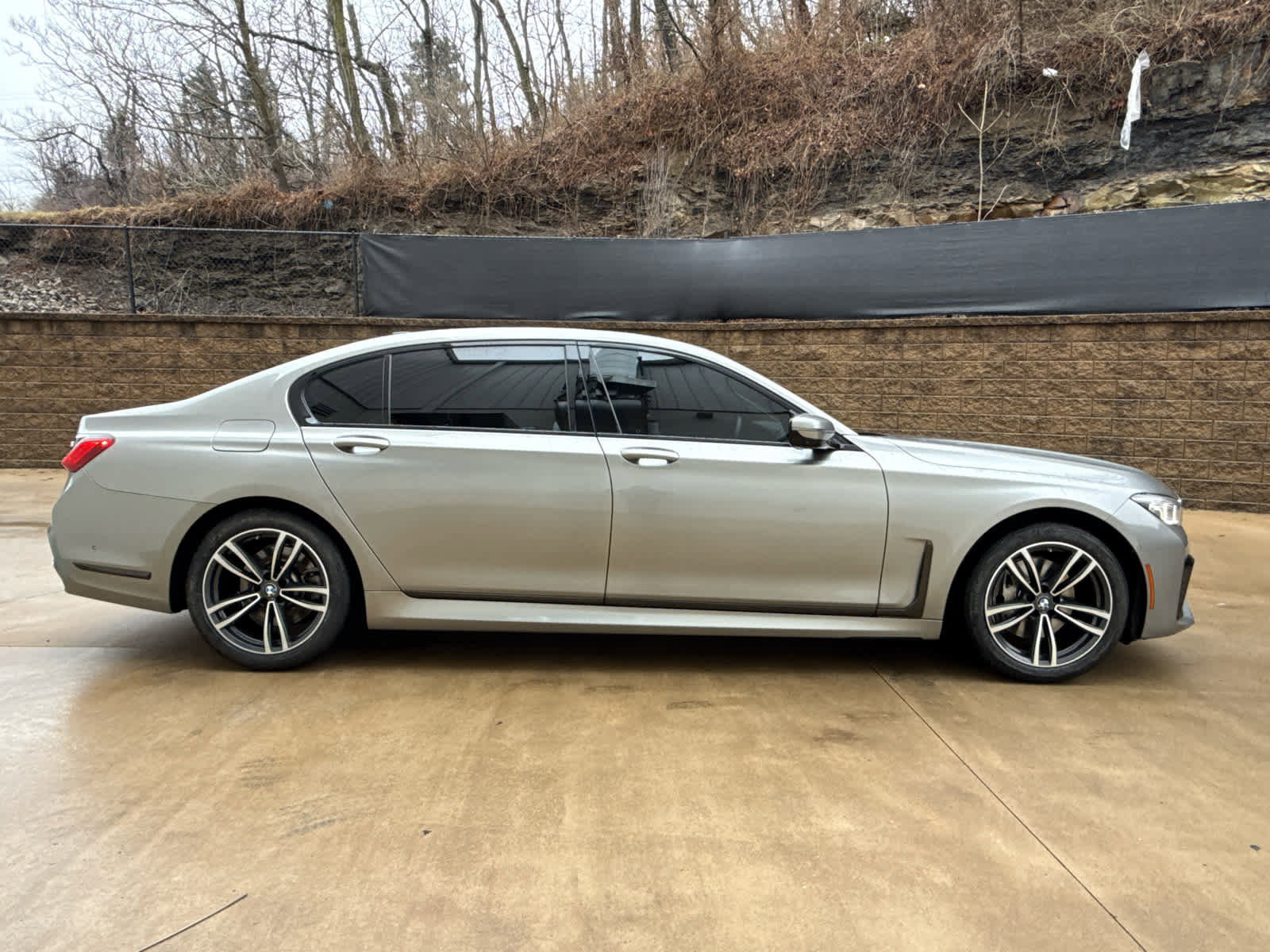 Certified 2022 BMW 740i xDrive w/ M Sport Package AWD/4WD image 7