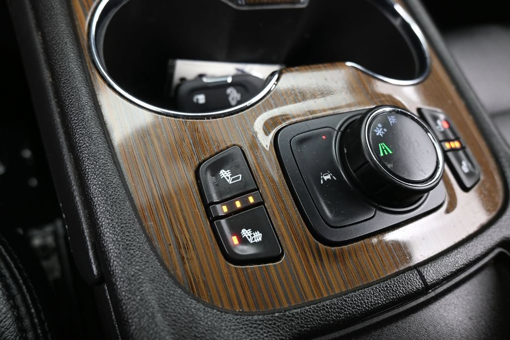 Used 2023 GMC Acadia SLE w/ Driver Convenience Package FWD image 25