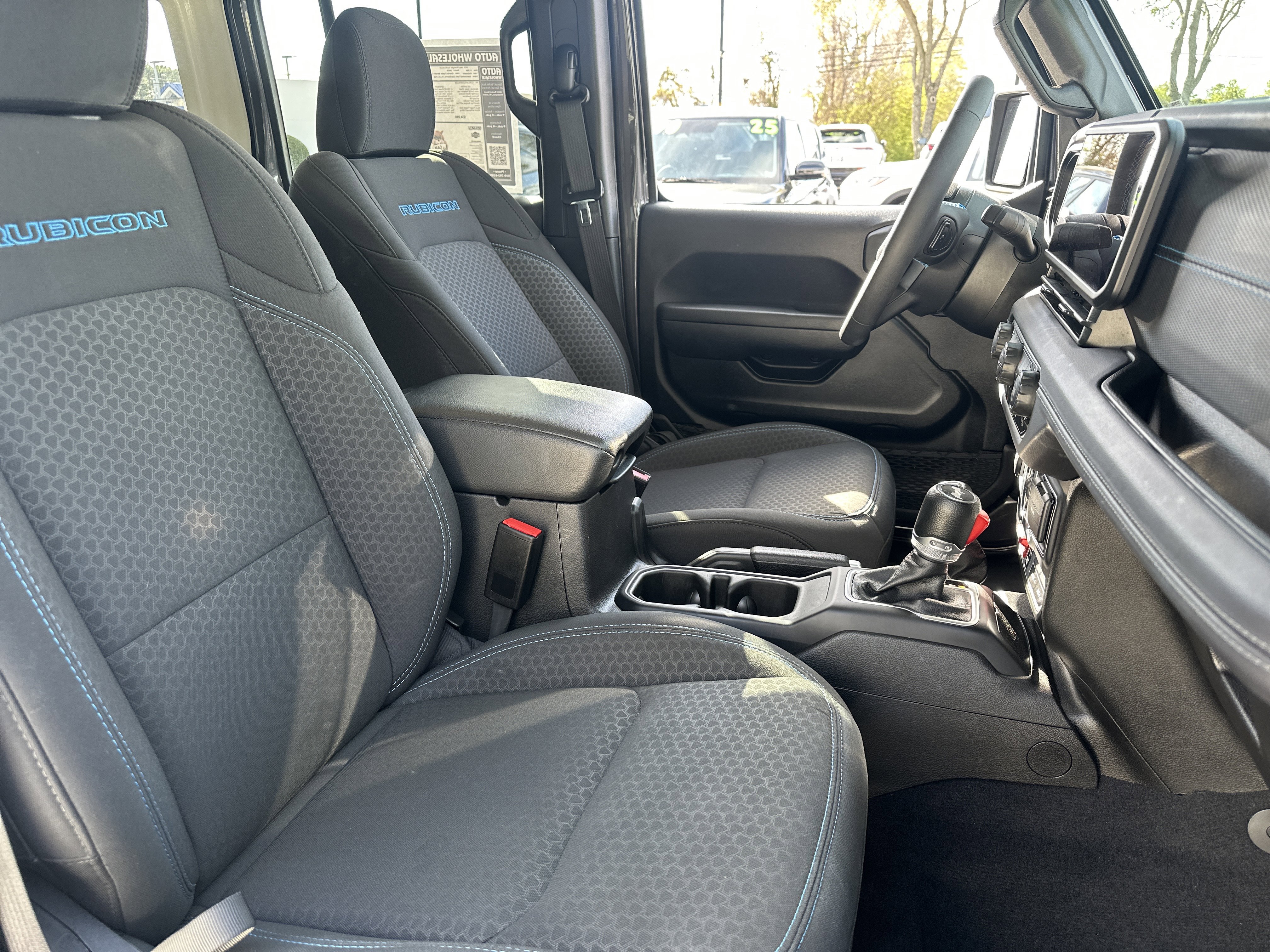 Used 2025 Jeep Wrangler Unlimited Rubicon 4xe w/ Convenience Group AWD/4WD image 13
