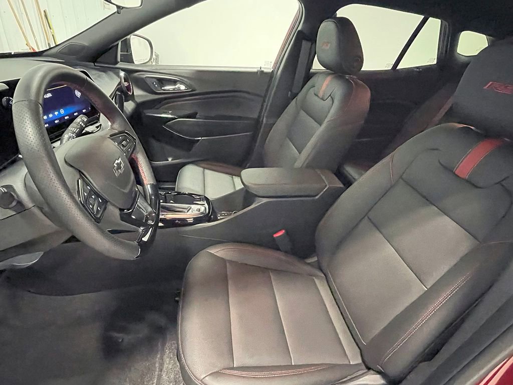 Used 2025 Chevrolet Trax RS image 3
