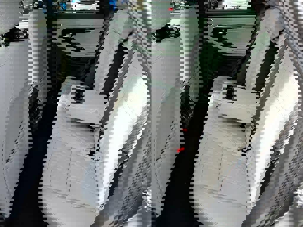 Used 2020 Land Rover Range Rover Evoque SE image 9