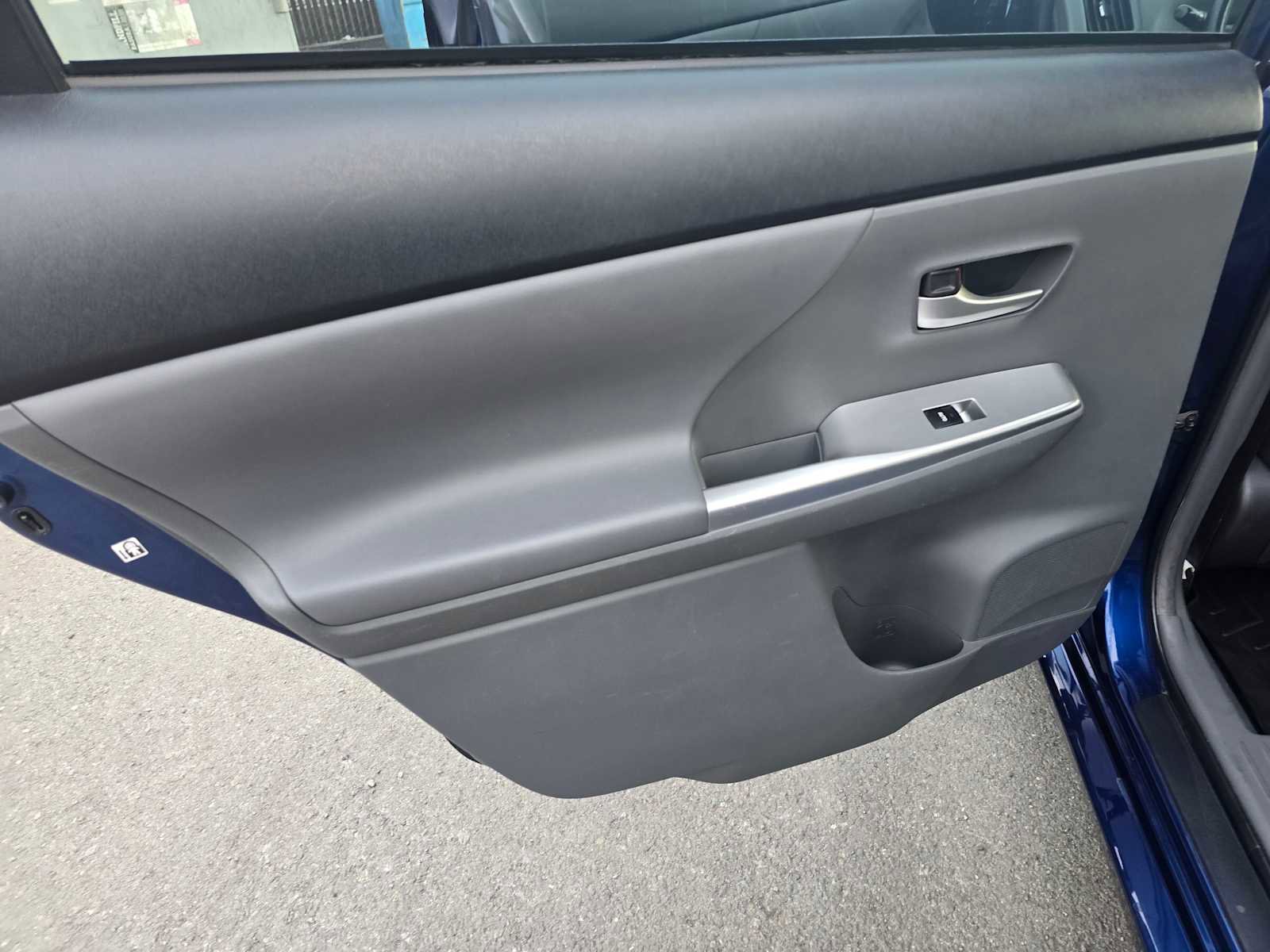 Used 2014 Toyota Prius V Five image 21