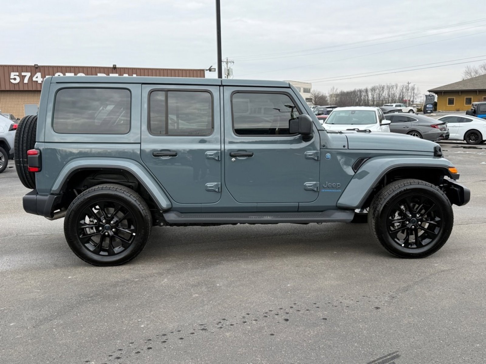 Used 2025 Jeep Wrangler Unlimited Sahara image 9