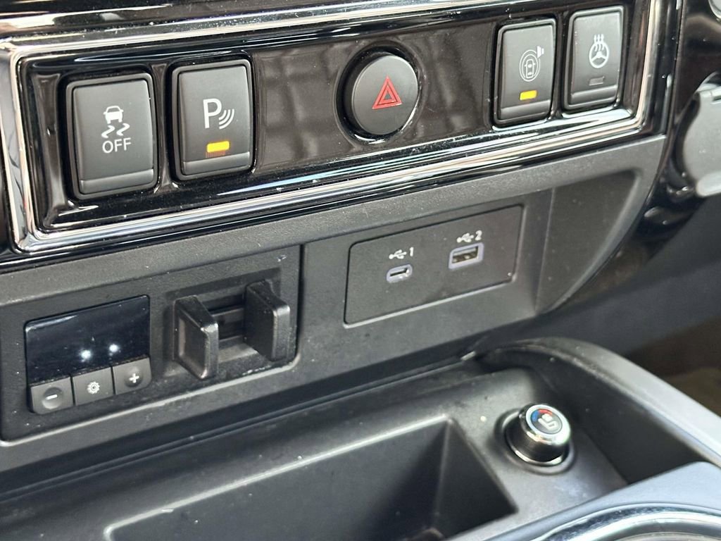 Used 2021 Nissan Titan Platinum Reserve RWD image 17