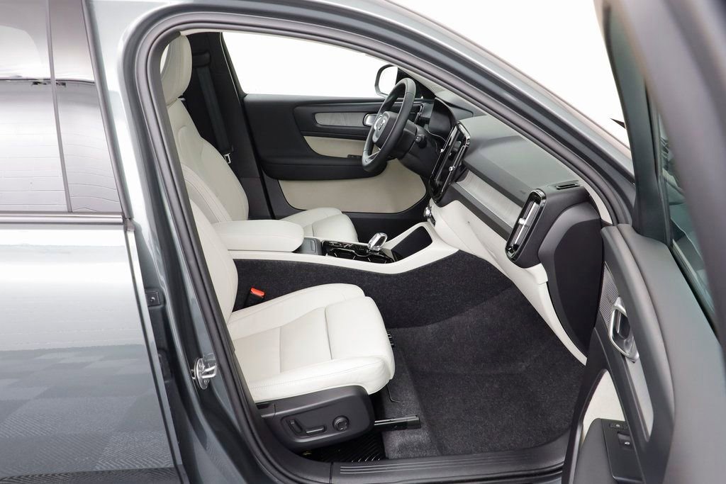 Used 2026 Volvo XC40 B5 Ultra w/ Climate Package image 20