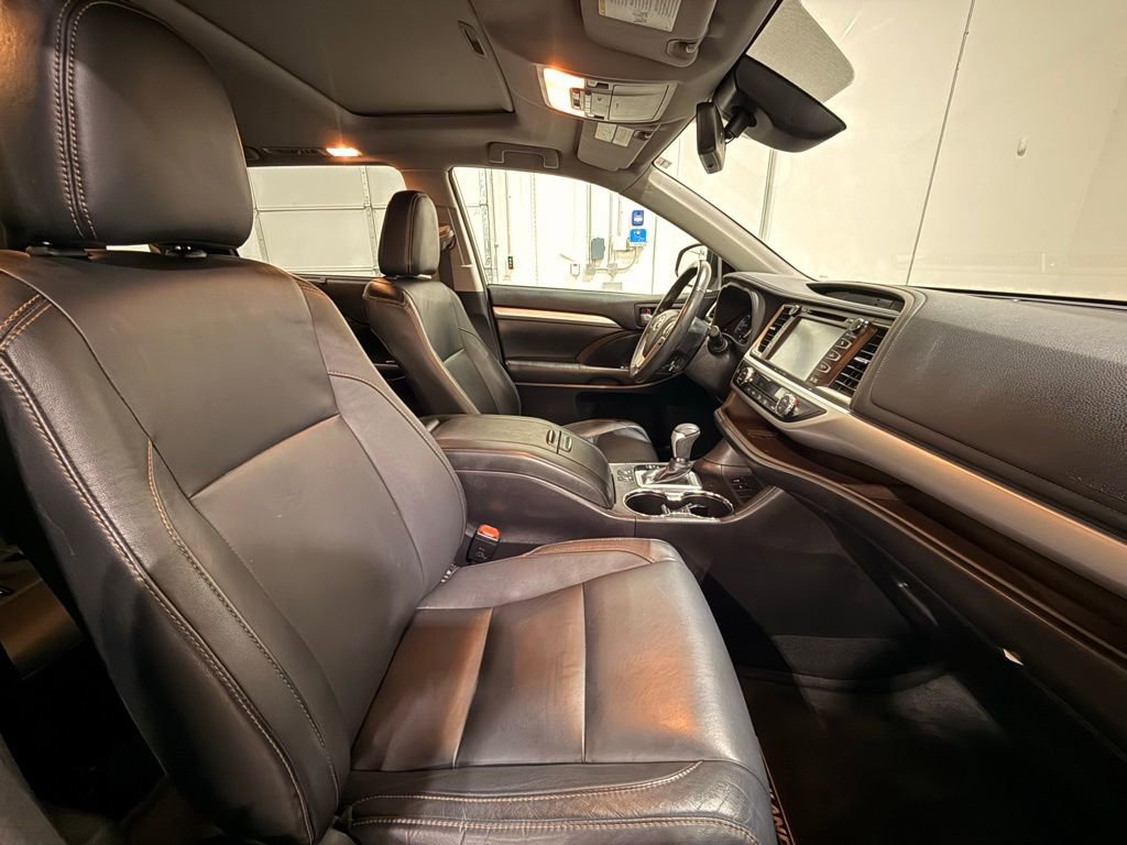 Used 2018 Toyota Highlander XLE image 31