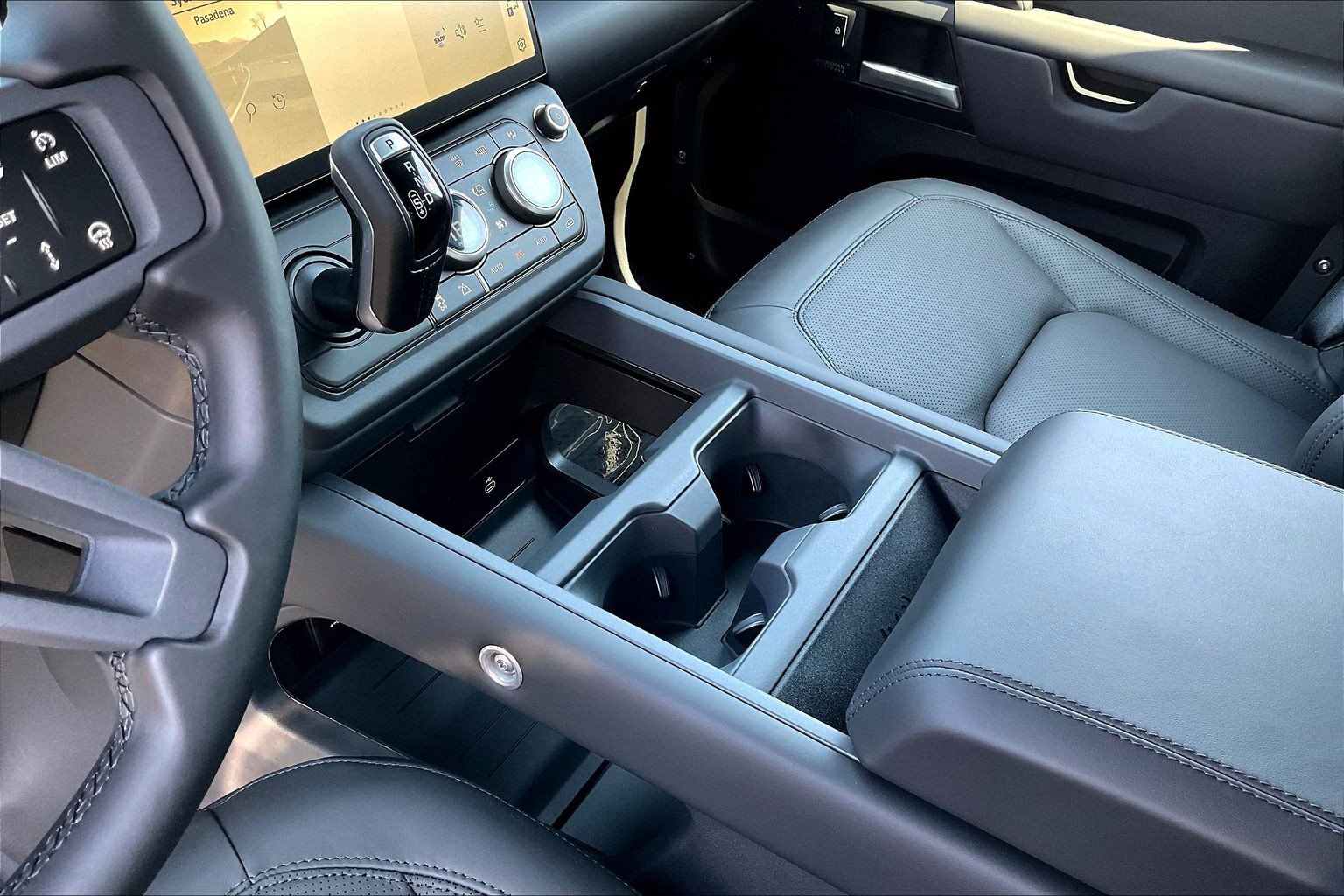 New 2026 Land Rover Defender 110 X-Dynamic SE AWD/4WD image 11