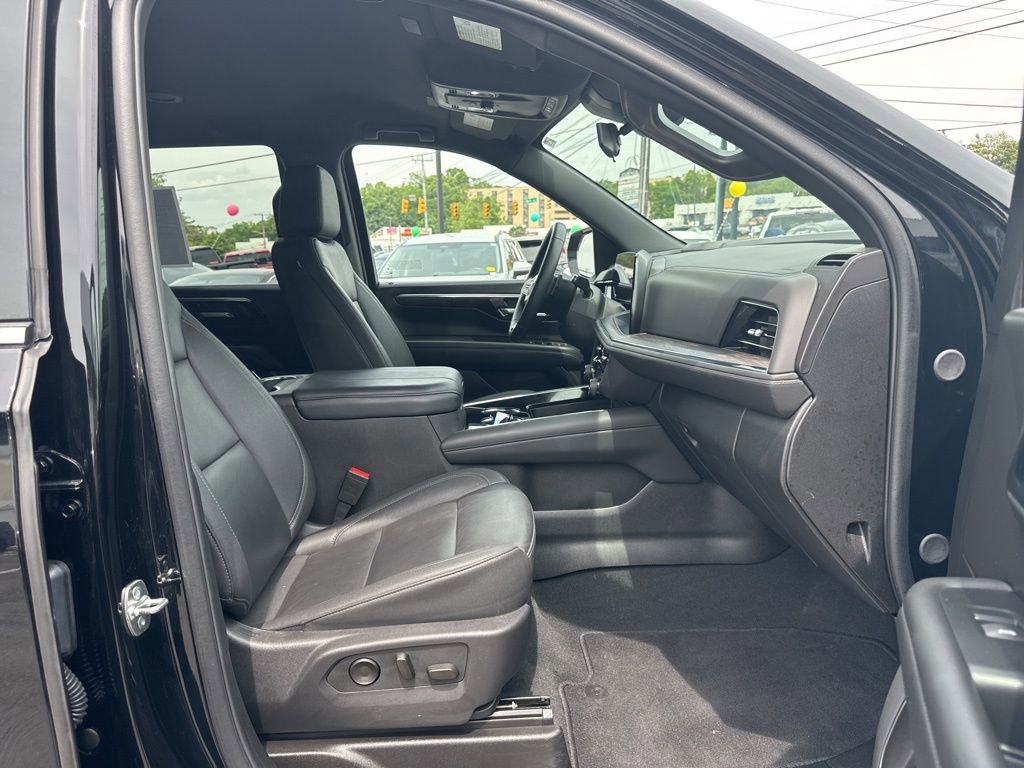 Used 2025 Chevrolet Tahoe LT AWD/4WD image 16