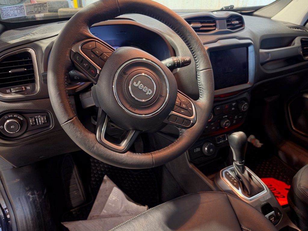 Used 2022 Jeep Renegade Limited w/ Sun, Sound & Wheels Group AWD/4WD image 4