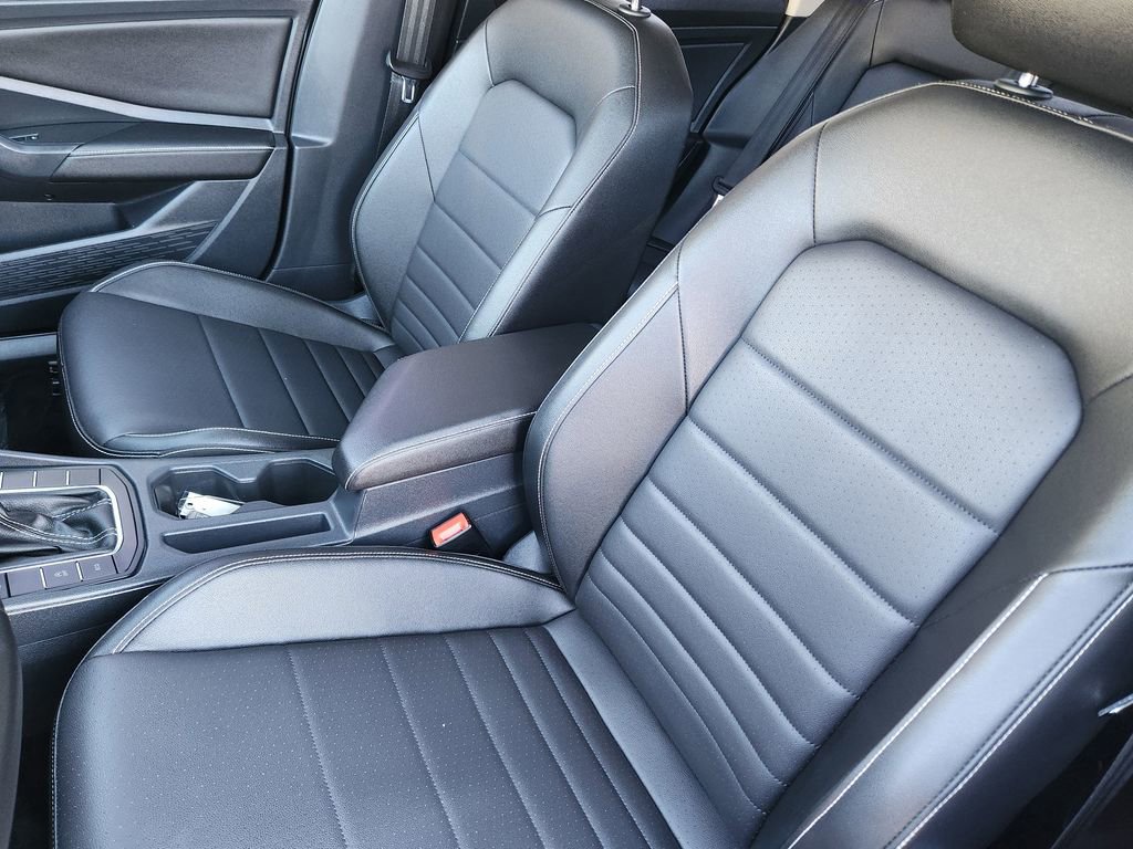 Certified 2022 Volkswagen Jetta SE w/ Panoramic Sunroof Package image 8