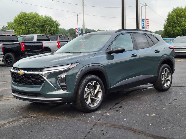 Used 2025 Chevrolet Trax LT FWD image 4