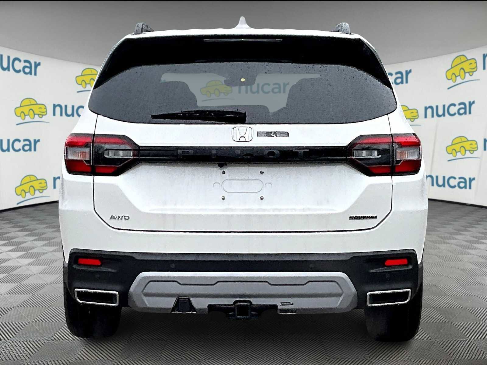 New 2025 Honda Pilot Touring image 6