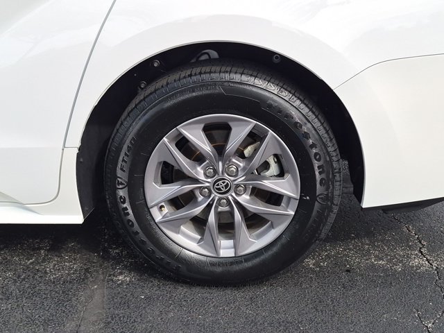 Certified 2026 Toyota Sienna LE FWD image 8