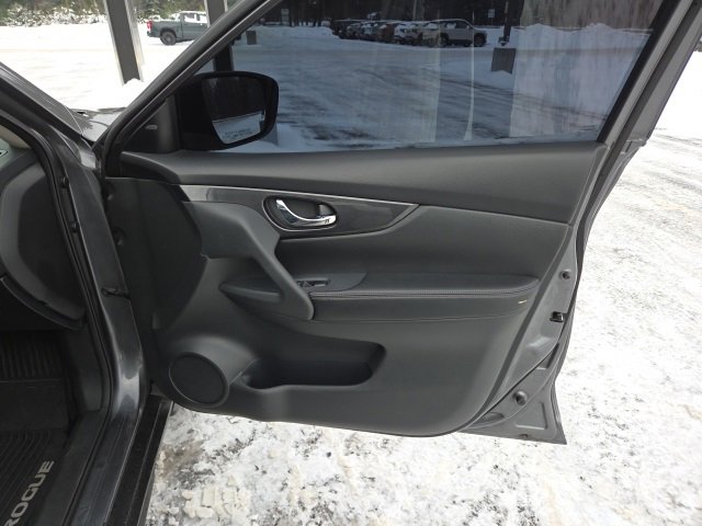 Used 2017 Nissan Rogue SV image 44