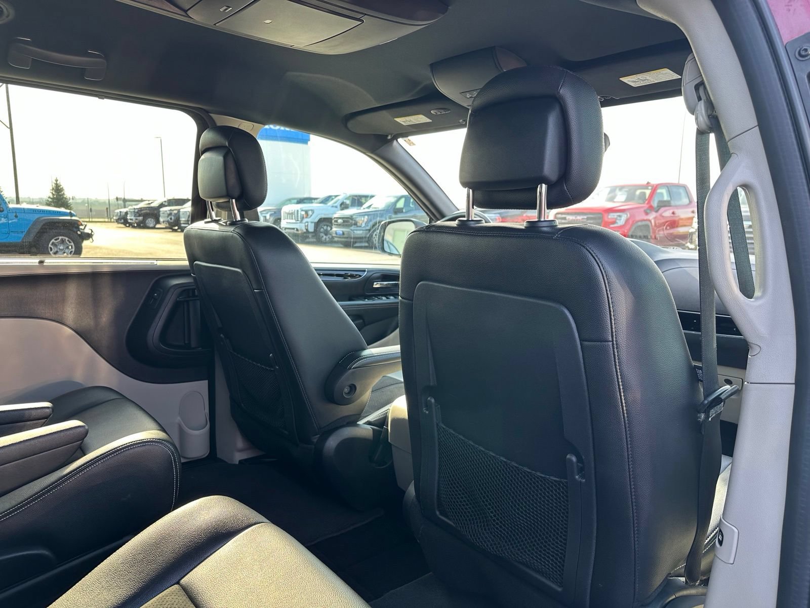 Used 2020 Dodge Grand Caravan SXT w/ Driver Convenience Group FWD image 40