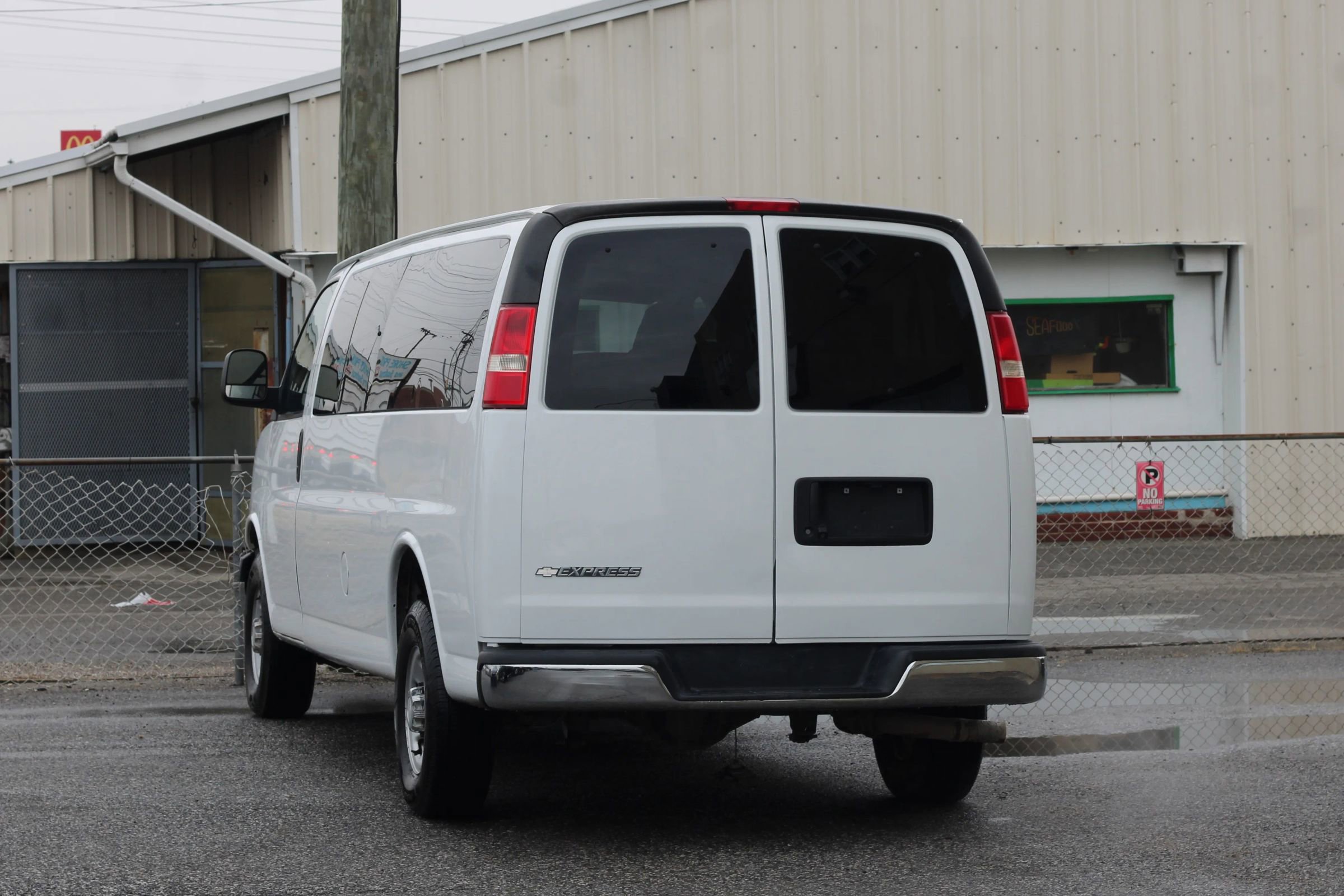 Used 2019 Chevrolet Express 3500 LT w/ LT Preferred Equipment Group image 6