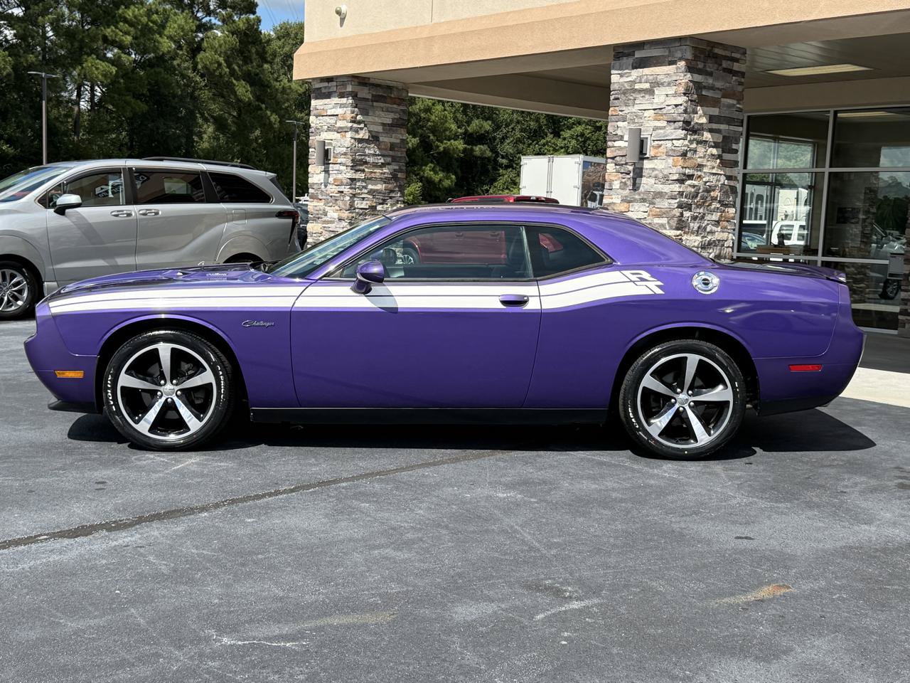 Used 2014 Dodge Challenger R/T RWD image 2