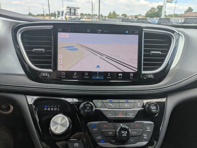 New 2026 Chrysler Pacifica Limited image 17