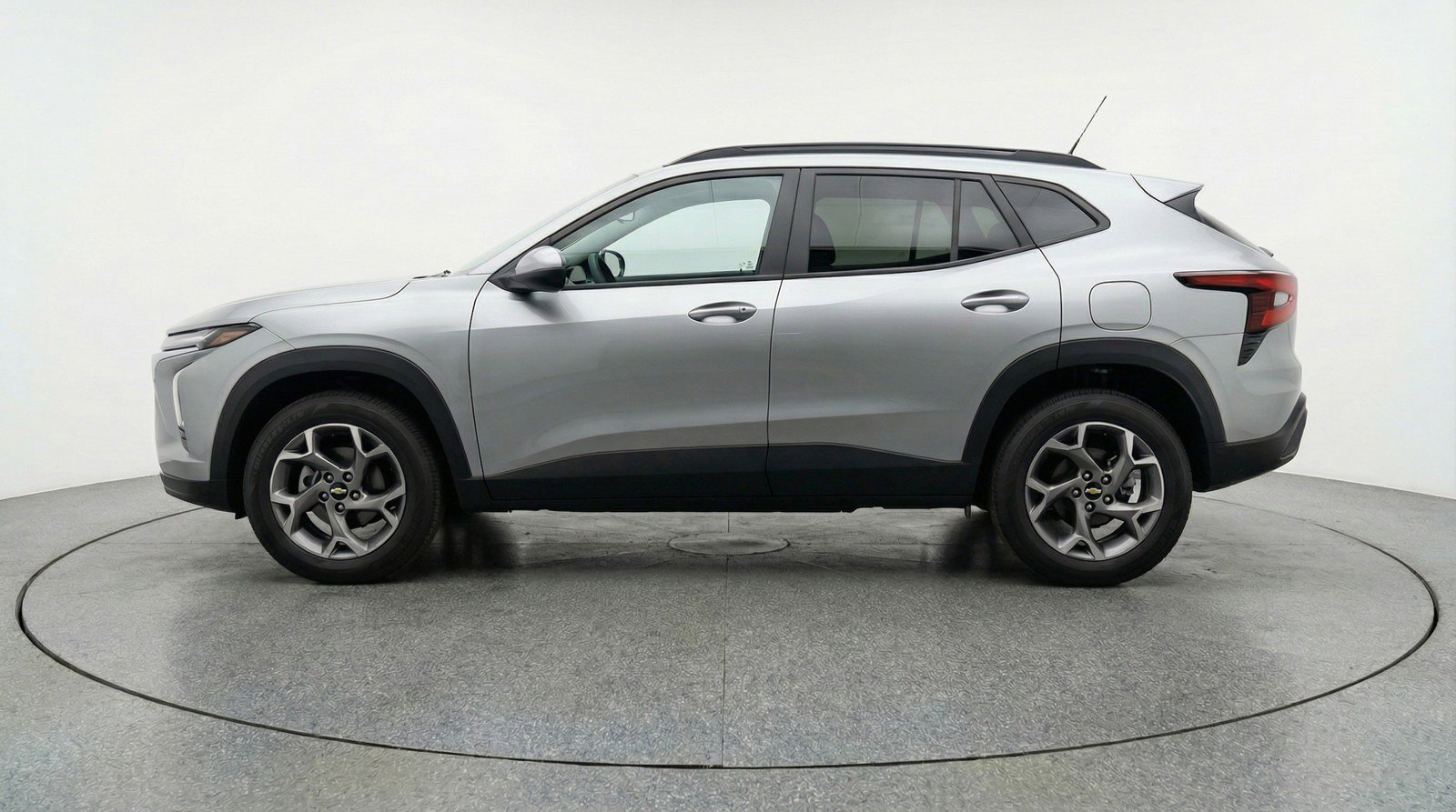 Used 2025 Chevrolet Trax LT FWD image 4