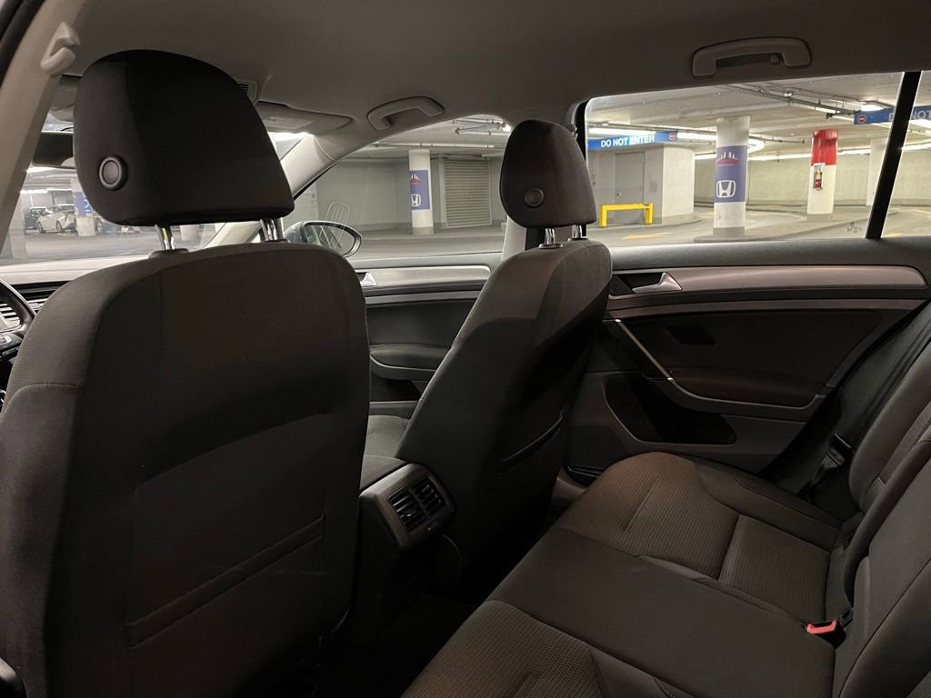 Used 2017 Volkswagen Golf S image 18