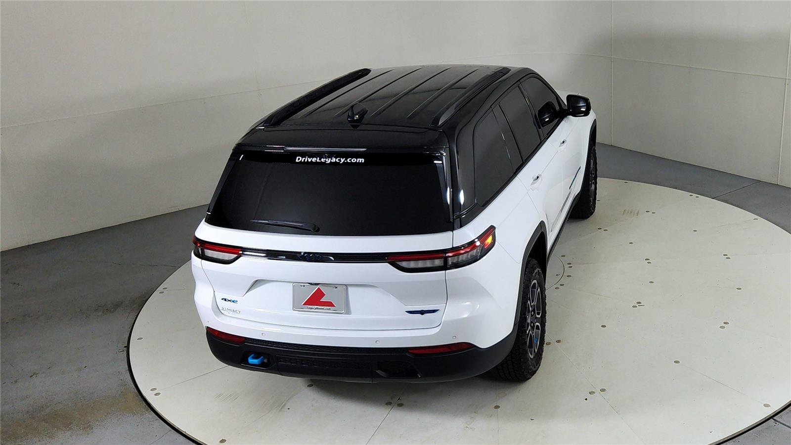 Used 2024 Jeep Grand Cherokee Trailhawk w/ Luxury Tech Group III AWD/4WD image 47