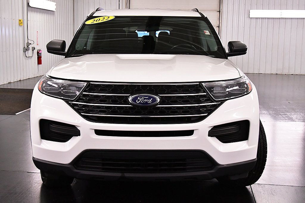 Used 2022 Ford Explorer XLT image 2