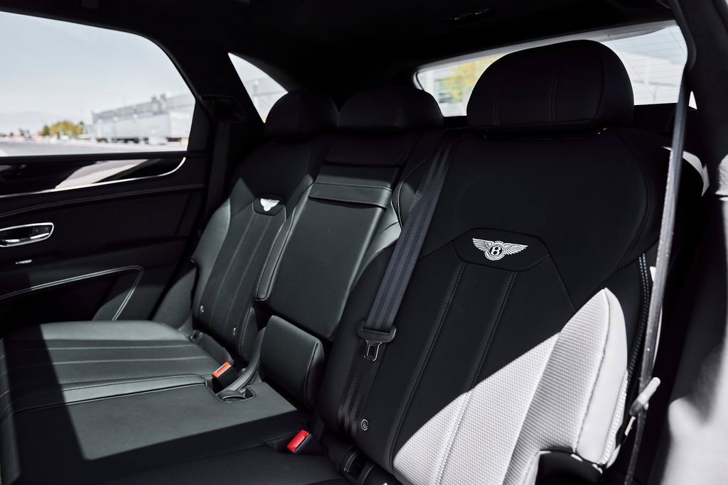 Used 2024 Bentley Bentayga AWD/4WD image 41
