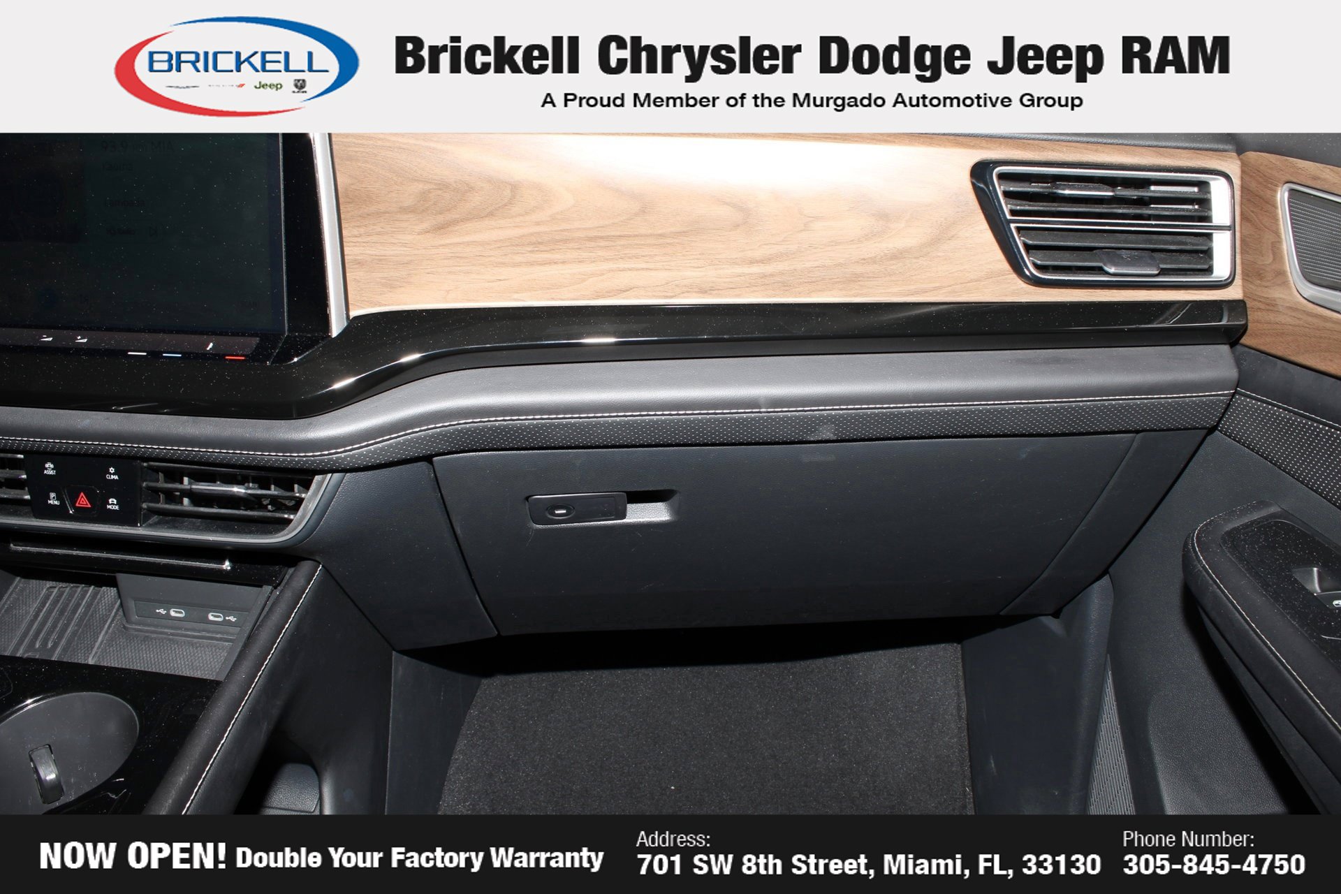 Used 2025 Volkswagen Atlas SE FWD image 17