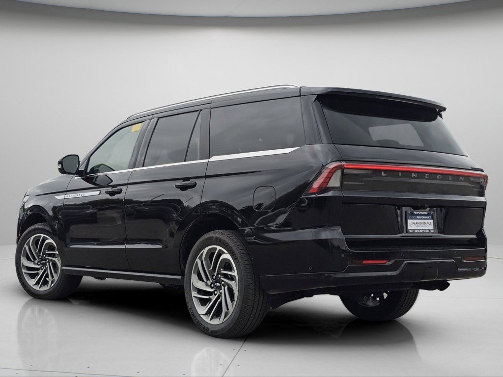 Used 2025 Lincoln Navigator Reserve image 23