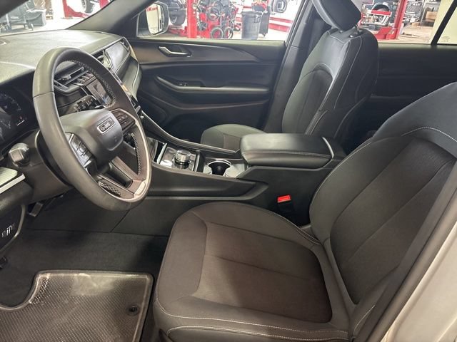 Used 2024 Jeep Grand Cherokee Laredo X w/ Luxury Tech Group I RWD image 21