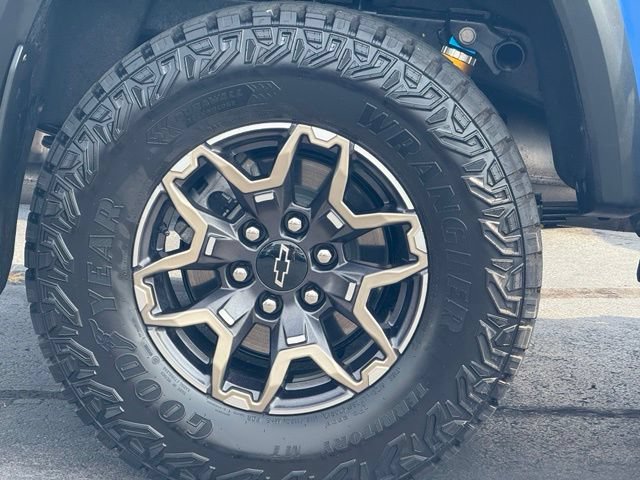 Used 2026 Chevrolet Colorado ZR2 w/ Technology Package AWD/4WD image 13