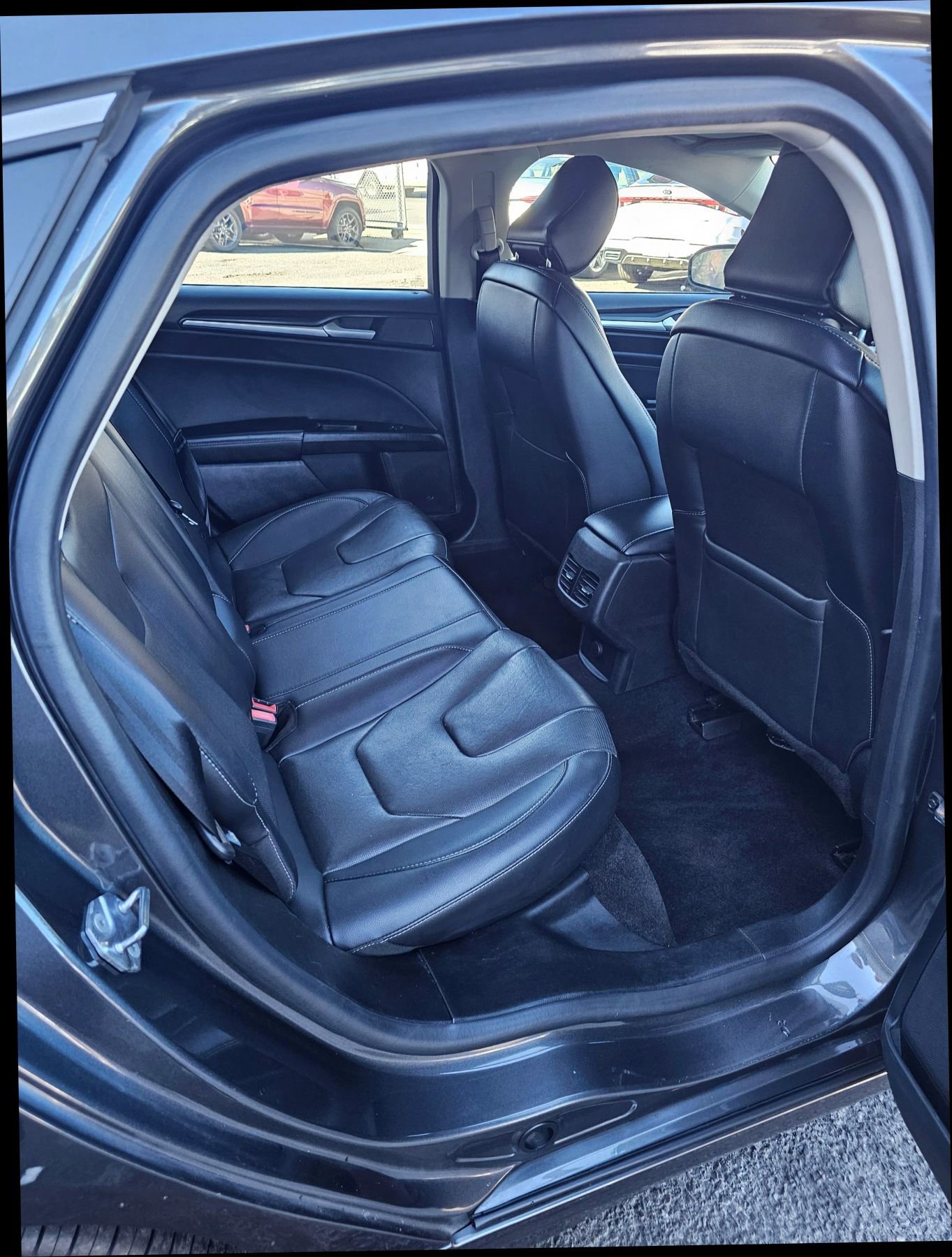 Used 2020 Ford Fusion Titanium image 9