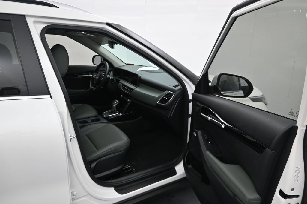 Used 2024 Kia Seltos SX w/ SX Sunroof Package AWD/4WD image 15