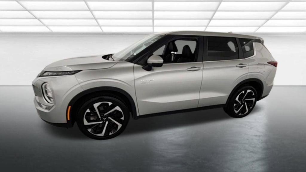 Used 2024 Mitsubishi Outlander SE AWD/4WD image 3