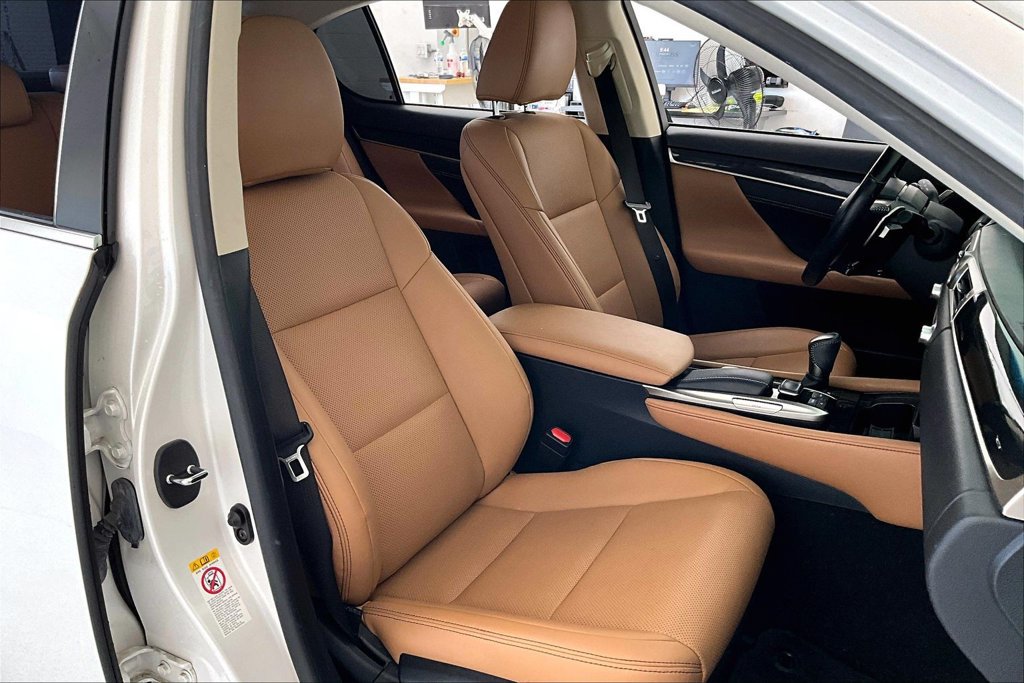 Used 2017 Lexus GS 200t RWD image 8