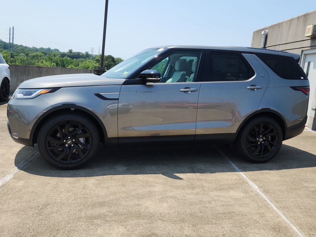 Used 2025 Land Rover Discovery S image 6