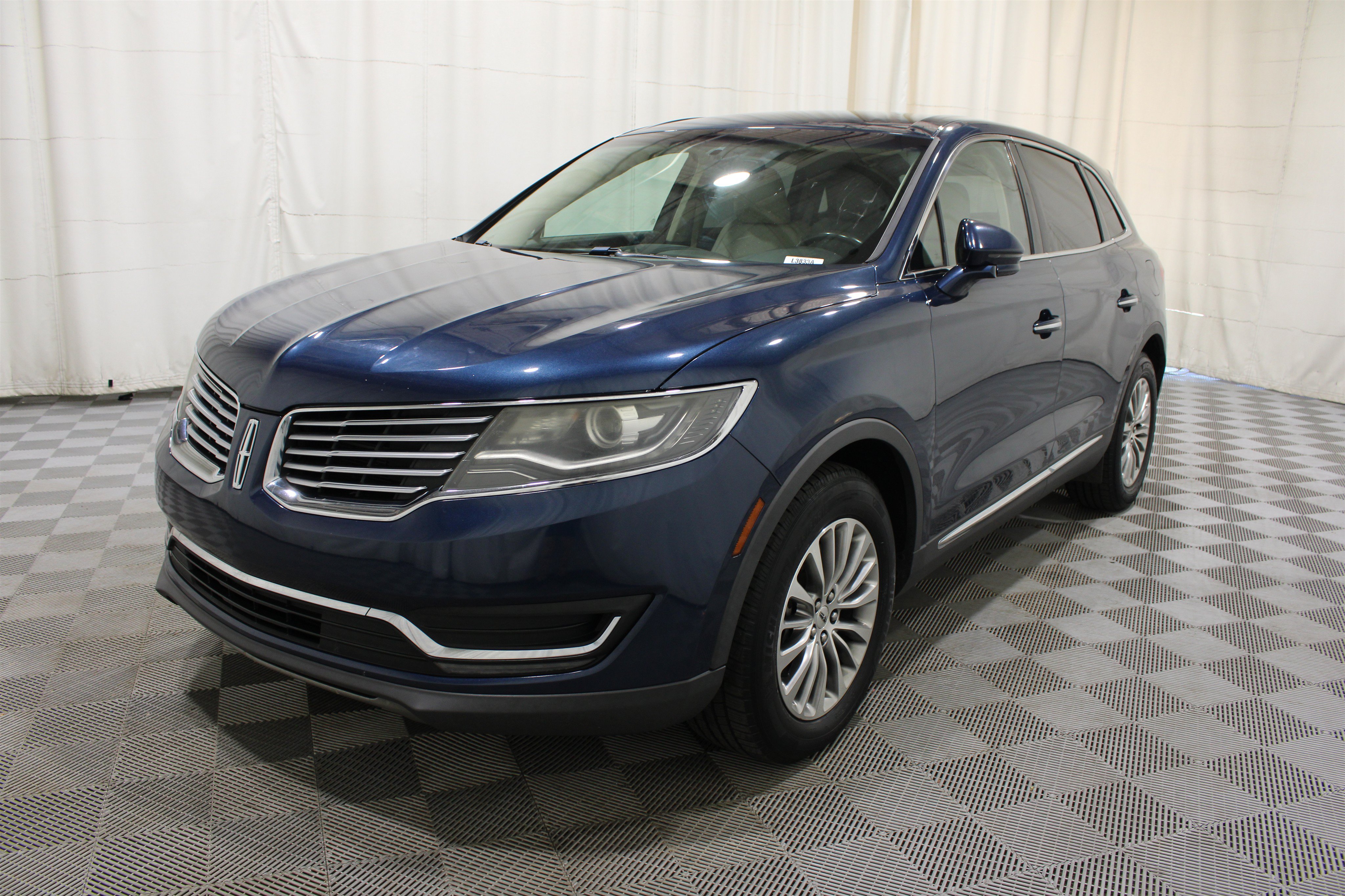 Used 2017 Lincoln MKX Select w/ Enhanced Security Package FWD image 34