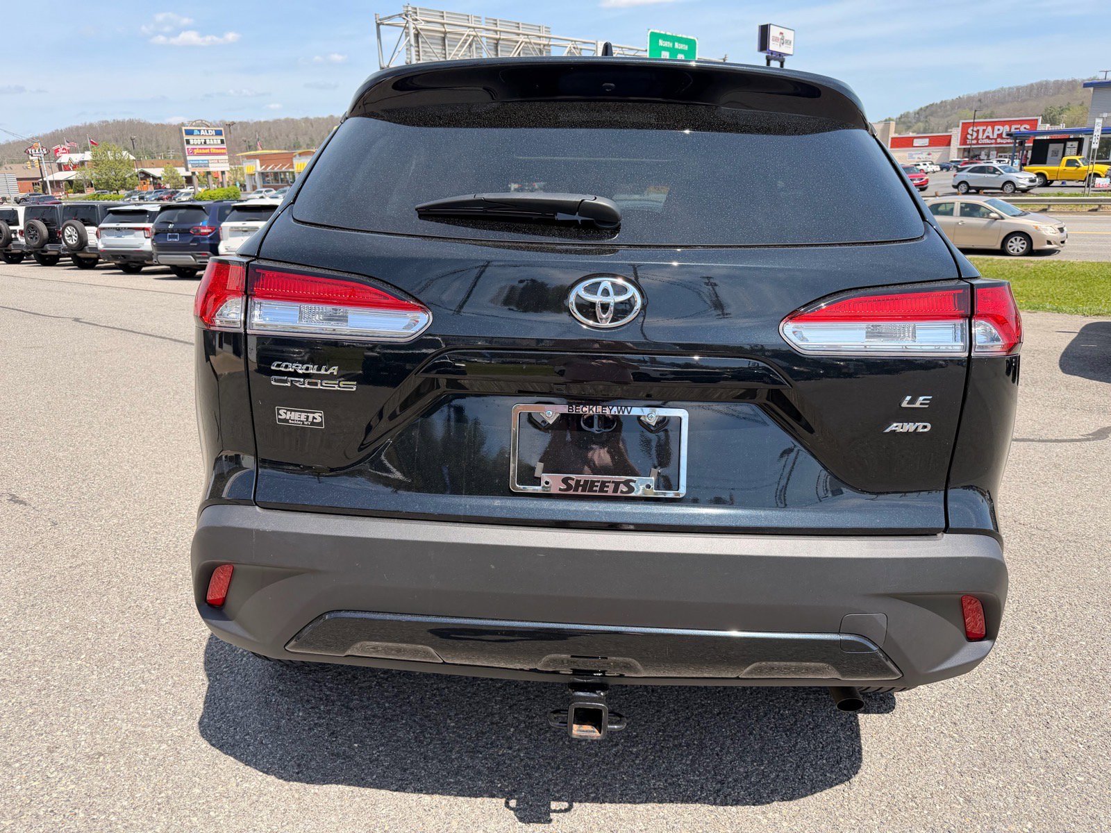 Used 2024 Toyota Corolla Cross LE w/ Moonroof Package AWD/4WD image 5