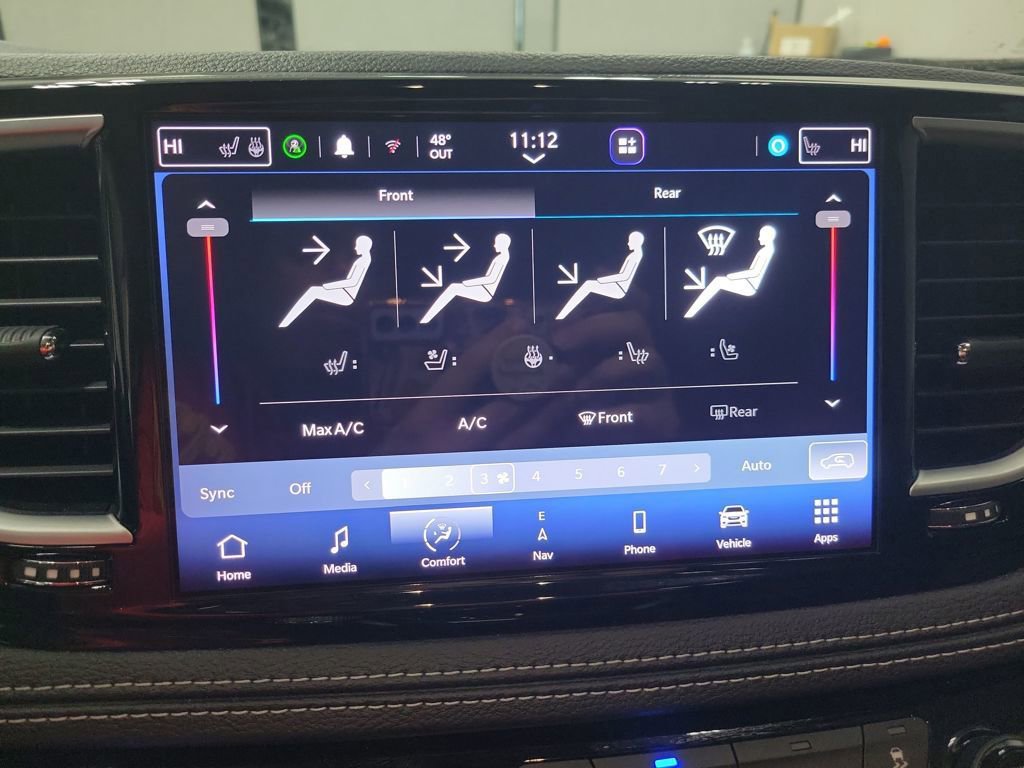 Used 2023 Chrysler Pacifica Limited image 41